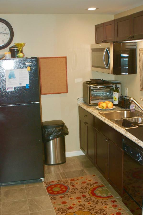 Blue Bear Den 3Br 2Ba Dtc Private Apt Hot Tub Екстериор снимка